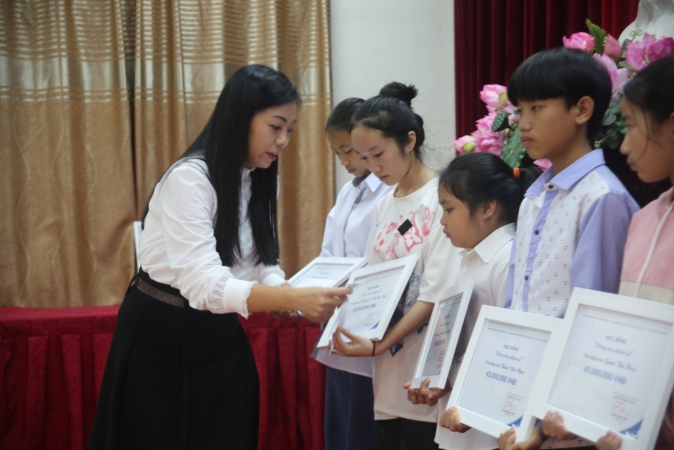 Quỹ Toyota Việt Nam trao tặng học bổng "Vòng Tay Nhân Ái" trại tỉnh Thanh Hóa